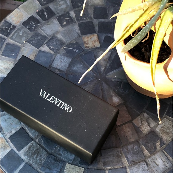 Valentino women’s sunglasses V724S. NWB. - Picture 2 of 8